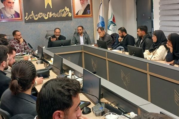 دیدار دانشجویان دانشگاه آزاد با نماینده مجلس شورای اسلامی در کرج 