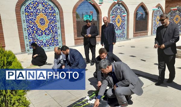 تجدید میثاق سرپرست آموزش وپرورش منطقه پردیس با شهدای گمنام