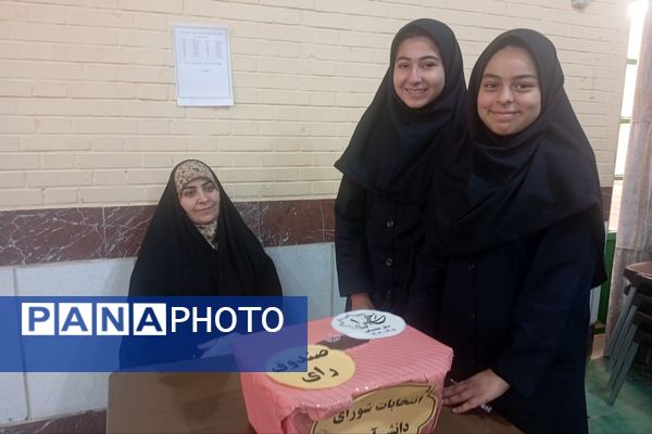 انتخاباتی با شکوه در دبیرستان نرجس یک