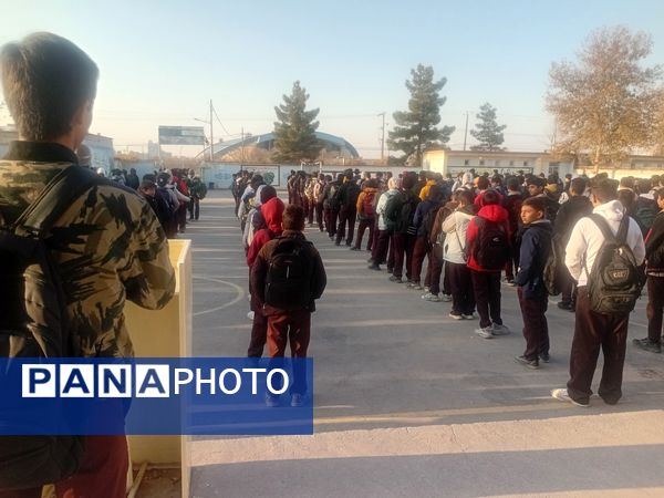 صبحگاه دبیرستان علامه طباطبایی