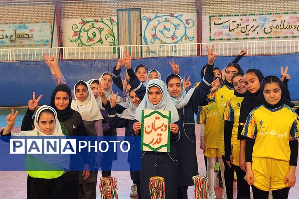 برگزاری مسابقه فوتسال دانش‌آموزی دختران ابتدایی در بهارستان دو