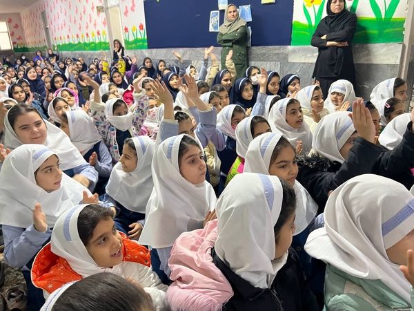 مراسم جشن بعثت در دبستان المهدی ناحیه دو کرج 