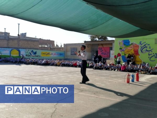 آموزش اطفاء حریق در مدرسه ناهید نخودی
