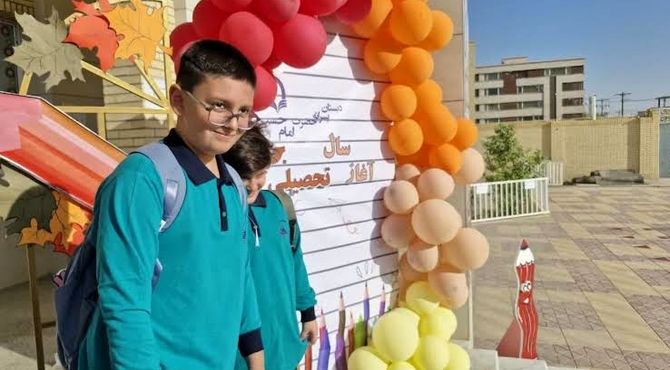 ز گهواره تا گور دانش بجوی