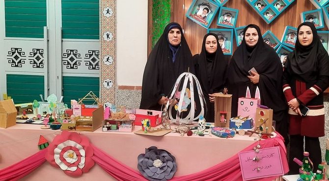 بازدید مسئولان ناحیه دو شهرری از نمایشگاه پژوهش دبستان شاهد ام‌البنین (س)