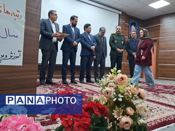 تجلیل از برترین‌های کنکور در قائمشهر