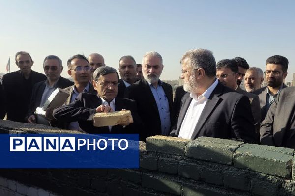 وعده قشقاوی به تحقق رسید، خشت‌گذاری دو مدرسه ۱۵ کلاسه دخترانه در حصارک پایین