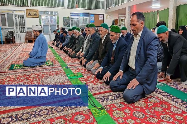 اقامه نماز جماعت باحضور معتکفین در مسجد جامع شهر بار نیشابور 