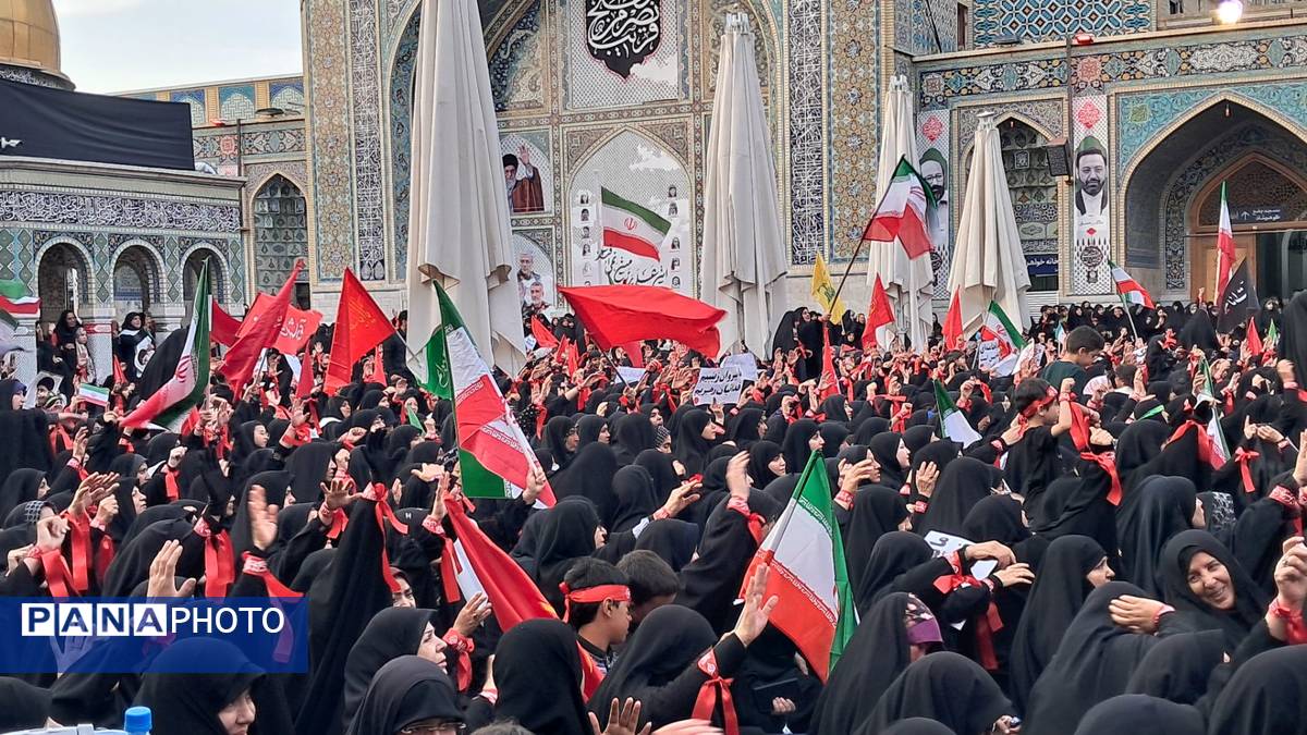 گردهمایی باشکوه بانوان مشهدی در اجتماع "یک ایران یک زینب" در حرم مطهر رضوی