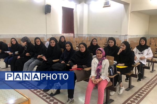 کارگاه‌های آموزش تکمیلی خبرنگاری با همکاری بسیج دانش‌آموزی در ناحیه 2 شهرری 