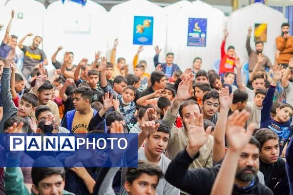 اعتکاف دانش‌آموزی در مسجد سیدالشهدا(ع) شیراز