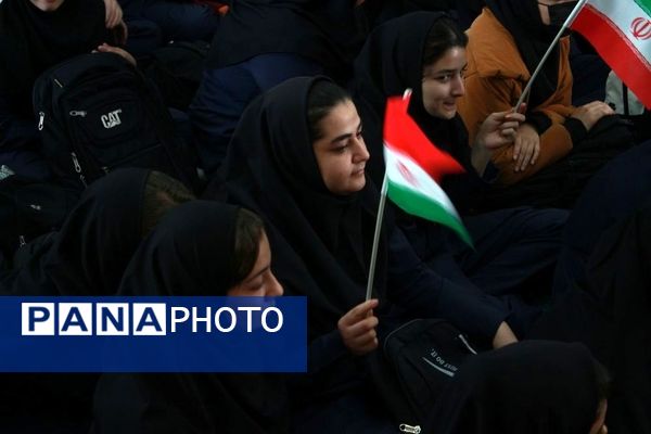 مراسم روز دانش‌آموز و هفته بسیج دانش‌آموزی در مدرسه بنت‌الهدی بهارستان۲