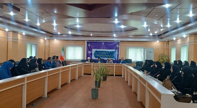 نشست فرماندار و مدیر آموزش و پرورش محمودآباد با معلمان نمونه