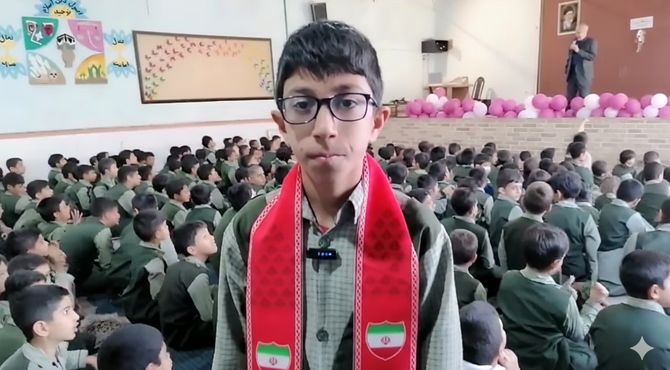 جنگ شادی روز جهانی کودک در دبستان پسرانه احمد کاظمی برگزار شد
