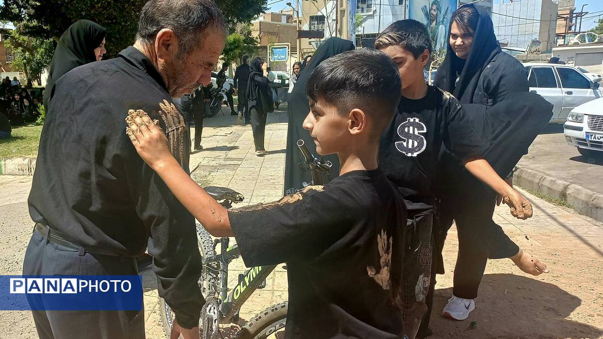 آیین سنتی «گل مالی» در روز عاشورا