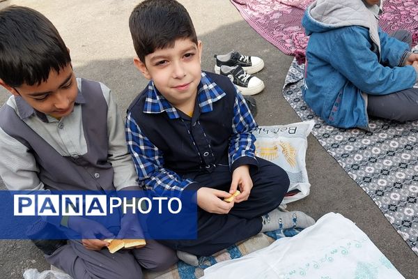 اجرای طرح «صبحانه سالم» در دبستان هیأت امنایی شهید قلنبر ناحیه دو شهرری 