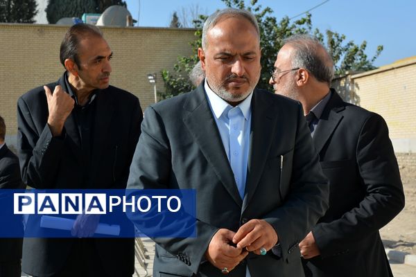 بازدید مدیران‌کل آموزش و پرورش و سازمان نوسازی مدارس استان تهران از زمین چمن روستای اورین