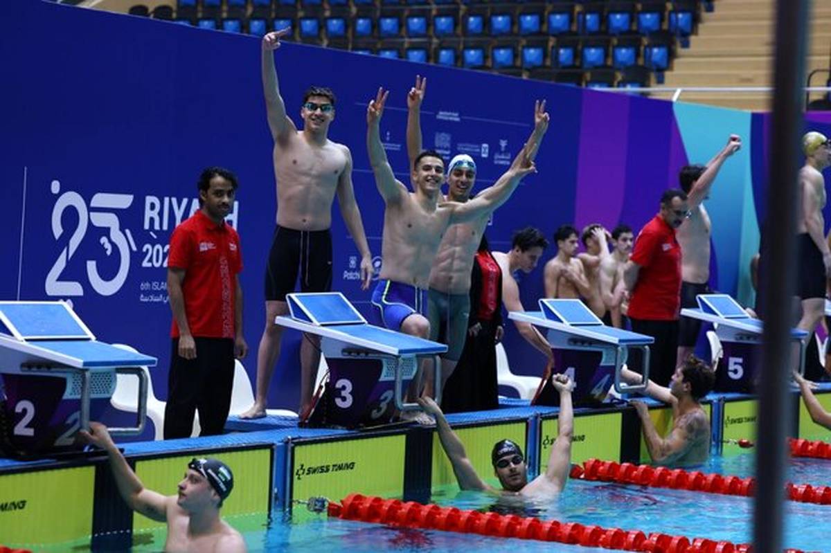 کسب مدال برنز تیمی در ماده ۴ در ۲۰۰ تیمی