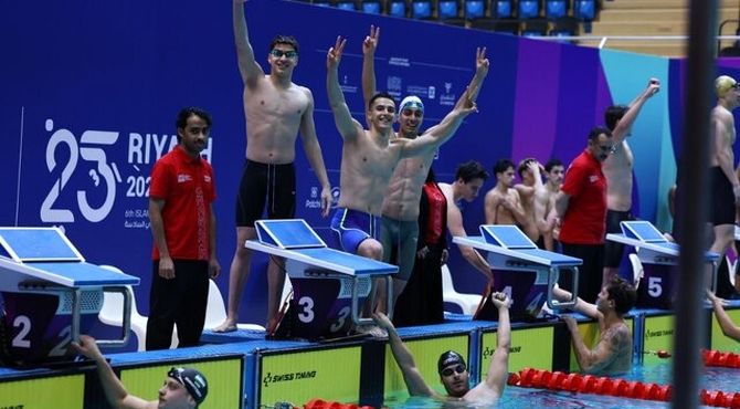 کسب مدال برنز تیمی در ماده ۴ در ۲۰۰ تیمی