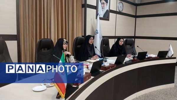 کارگروه دختران نواجوان و جوان مشهد با مشاور معاون رئیس جمهور در امور زنان وخانواده 