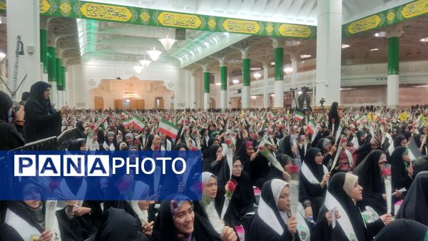 اجتماع دختران دانشجو در حرم مطهر حضرت معصومه (س) به مناسبت روز دختر  