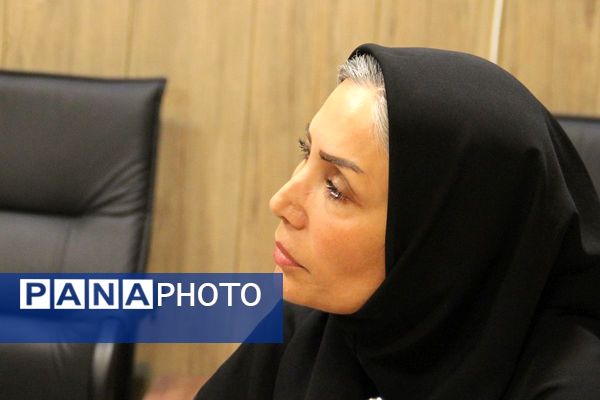 برگزاری جلسه توجیهی مدیران دوره متوسطه اول در سالن فرهنگ بهارستان دو