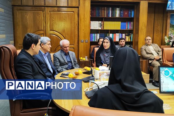 دیدار صمیمی استاندار کردستان با جمعی از دختران نخبه استان