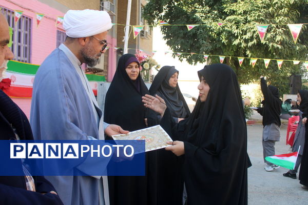 جشن دهه فجر انقلاب اسلامی در دبیرستان رضوان شهرستان بوشهر