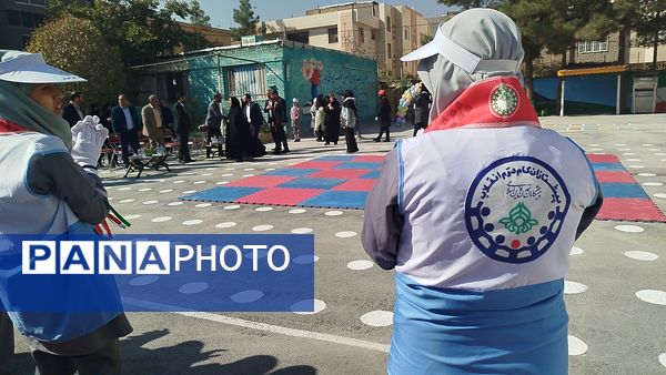 مشعل المپیاد ورزشی ناحیه ۷ در دبستان شهدای راه آهن روشن شد