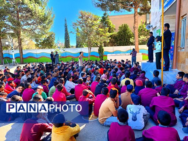 حضور رییس پلیس فتا شهرستان کاشمر در دبیرستان میثاق