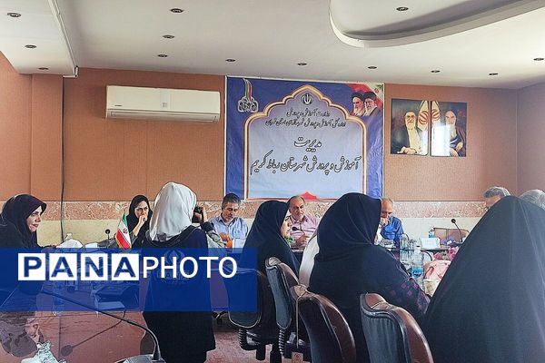 نشست گفت‌وگو محور، با محوریت مدیریت مدرسه در سالن شهدای فرهنگی آموزش و پرورش رباط کریم