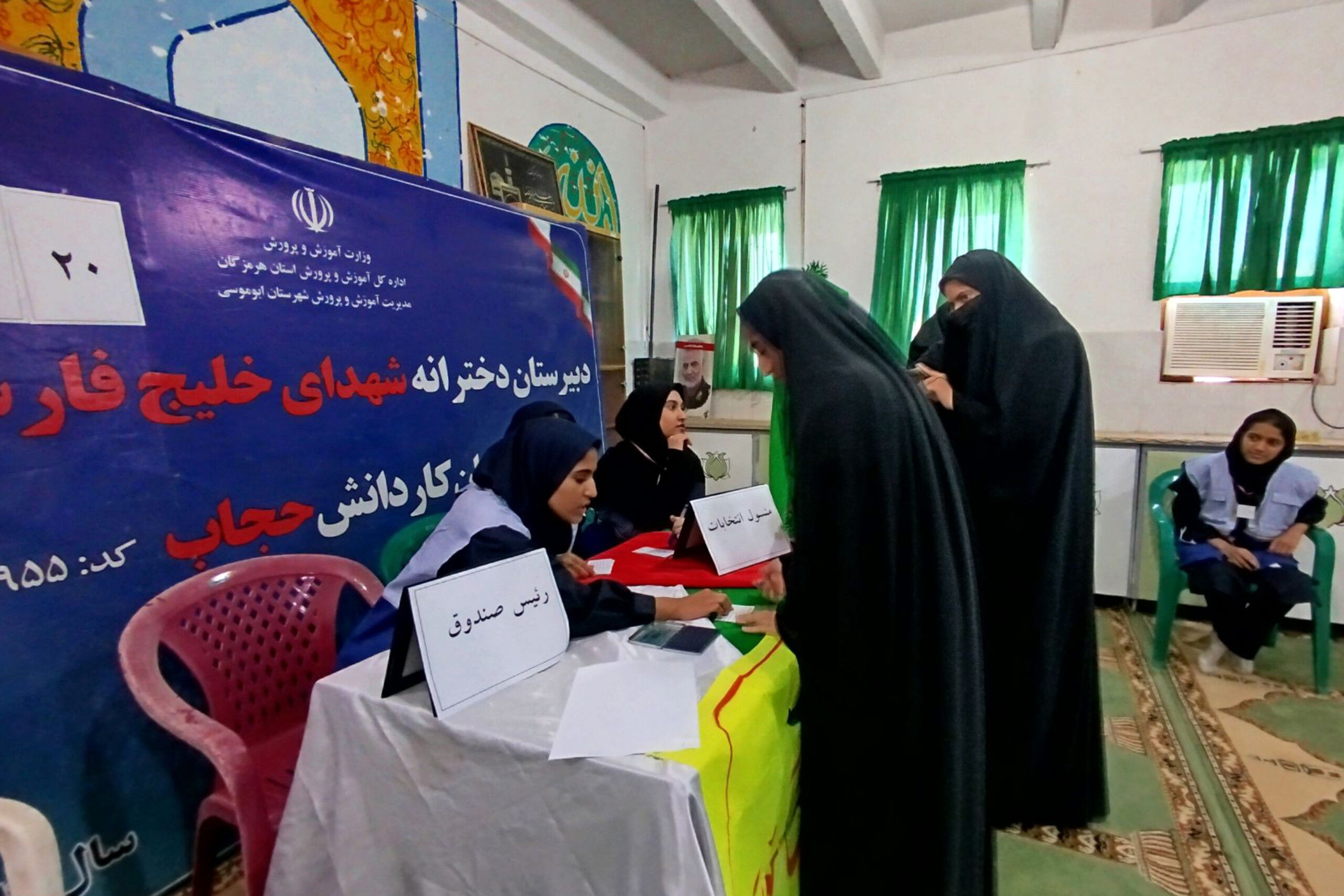 رأی‌‌گیری انتخابات شورای دبیرستان شهدای خلیج‌‌فارس بوموسی