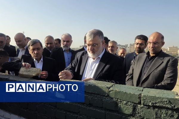 وعده قشقاوی به تحقق رسید، خشت‌گذاری دو مدرسه ۱۵ کلاسه دخترانه در حصارک پایین