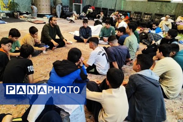 استقبال پرشور دانش‌آموزان شهریاری از آیین معنوی اعتکاف