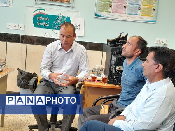 جلسه انجمن اولیا و مربیان در دبیرستان مادرمهربان خلیل آباد