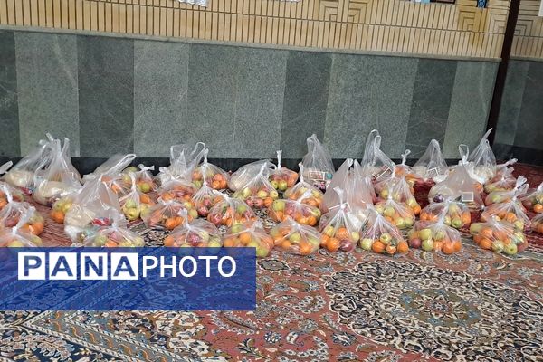 توزیع ۱۳۰ بسته یلدایی به همت خیران و معتمدان شهر بین نیازمندان