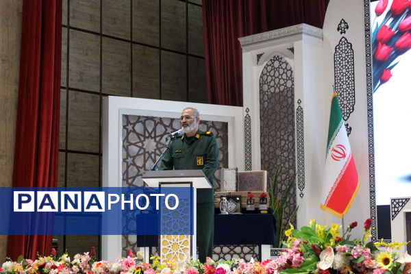 همایش تقدیر از فعالان اردوهای راهیان نور دانش‌آموزی در قم