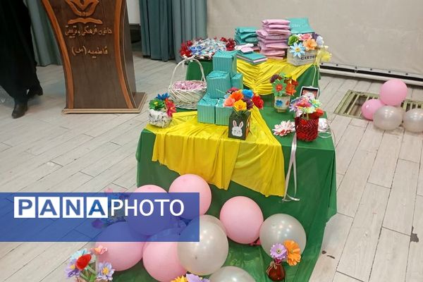 جشن میلاد حضرت زهرا(س) و روز مادر دبیرستان ریحانه النبی باقرشهر 