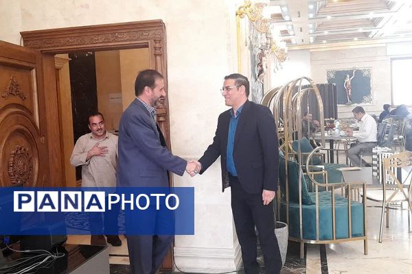 آئین تکریم و تجلیل از ارزیابان و عوامل اجرائی حوزه های ارزیابی آزمون استخدامی آموزگاری در اسلامشهر