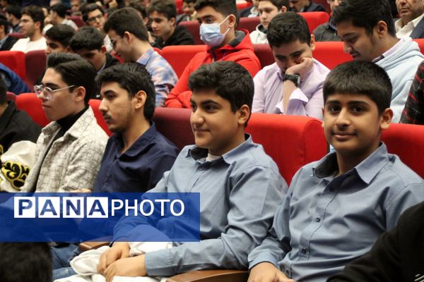 آیین تجلیل از برگزیدگان چهل و دومین دوره مسابقات فرهنگی و هنری دانش‌آموزان شهر تهران