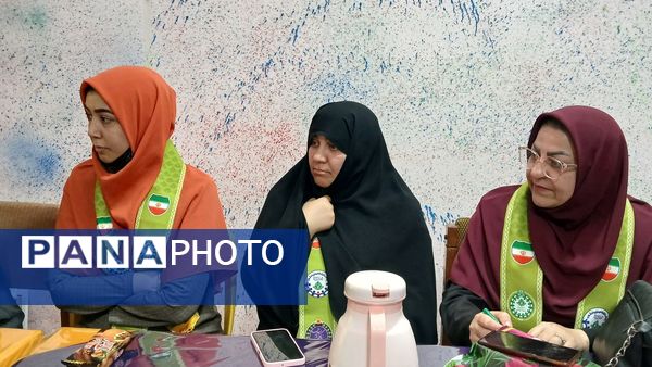 جلسه مربیان منتخب جهت آموزش توانمند سازی مربیان و دانش آموزان پیشتاز محمود‌آباد