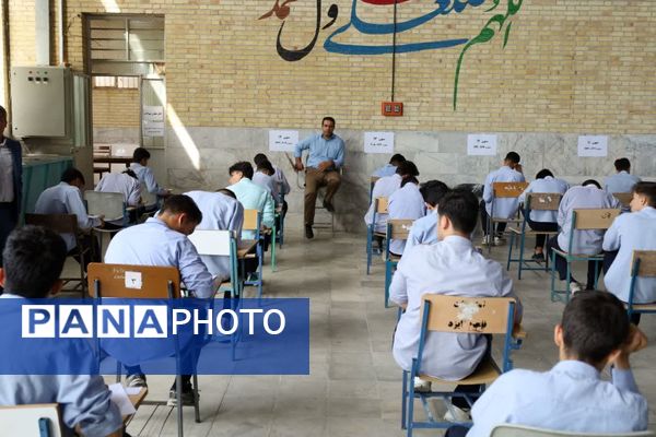 بازدید مدیرکل آموزش و پرورش از برگزاری امتحانات نهایی در یزد