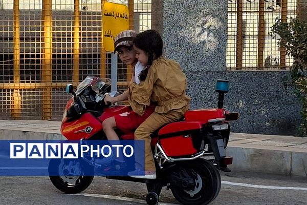 مسابقه دوچرخه‌سواری همیاران ترافیک در فرهنگسرای امام‌علی(ع) شهرک وایین شهریار