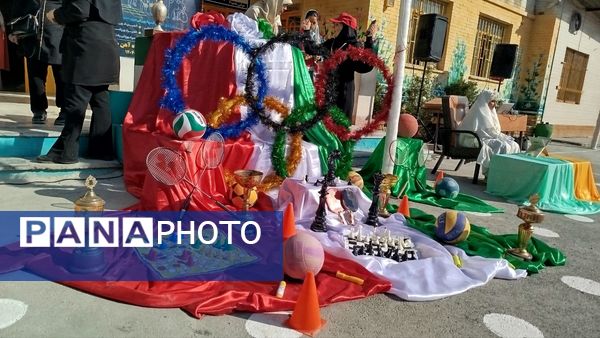 مشعل المپیاد ورزشی ناحیه ۷ در دبستان شهدای راه آهن روشن شد