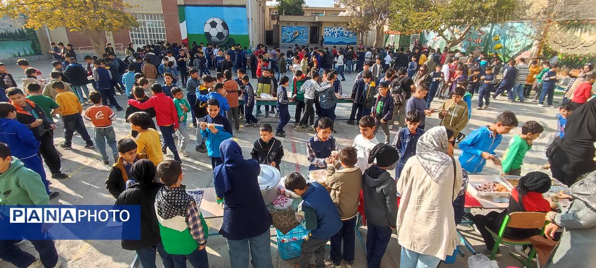 برگزاری بازارچه دانش‌آموزی در مدرسه شهدای فرهنگی شهرستان شیروان