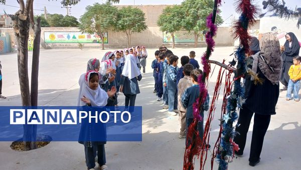  جشن‌ شکوفه‌ها‌ در‌ دبستان‌ شهید‌ دیالمه‌