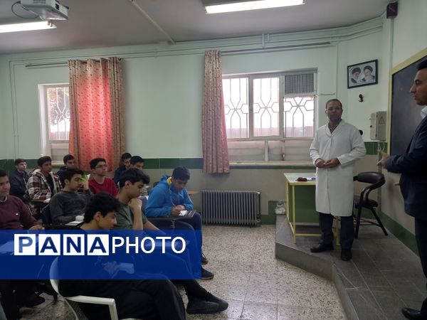کلاس های تقویتی دبیرستان نمونه آیت الله خامنه‌ای کاشمر