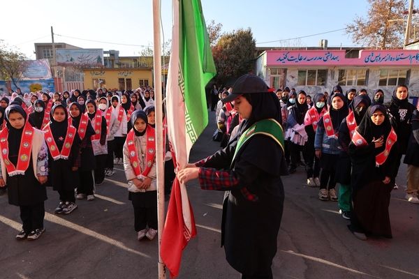 مراسم صبحگاه دبستان شاهد شهید سلطانی ناحیه یک کرج 