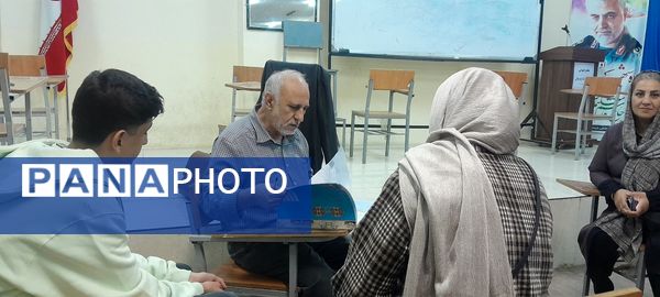 دیدار ماهانه اولیا با دبیران در شهیدستان انقلاب اسلامی ناحیه ۳ کرج