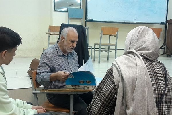 دیدار ماهانه اولیا با دبیران در شهیدستان انقلاب اسلامی ناحیه ۳ کرج